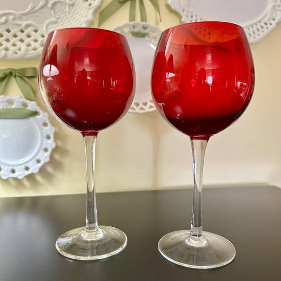 SET/2, VINTAGE, HAND BLOWN, RUBY RED, BALLOON WINE GLASSES. CLEAR STEM & BASE. - Picture 2 of 9
